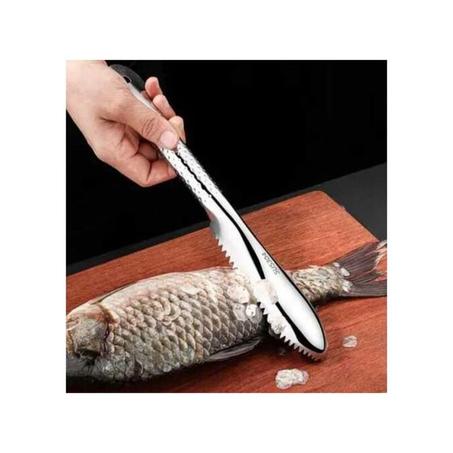 ECAILLEUSE DE POISSONS