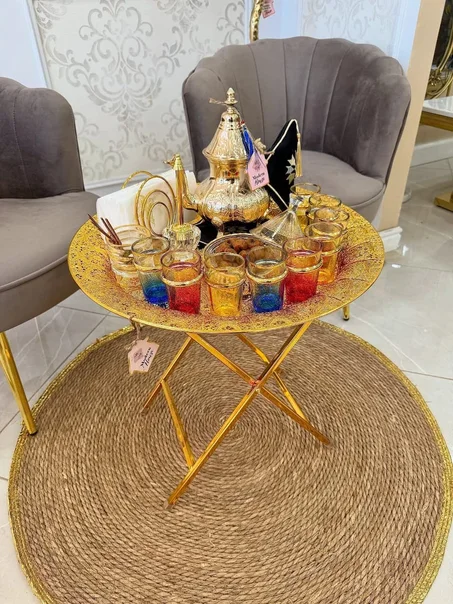 طاولة الضيافة الملكية 👑 + هدية nappe ذهبية دائرية فاخرة 🎁