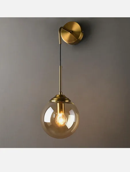 Applique murale à côté de la boule de verre