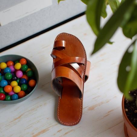 نعال جلدية للرجال - لون بني مفتوح