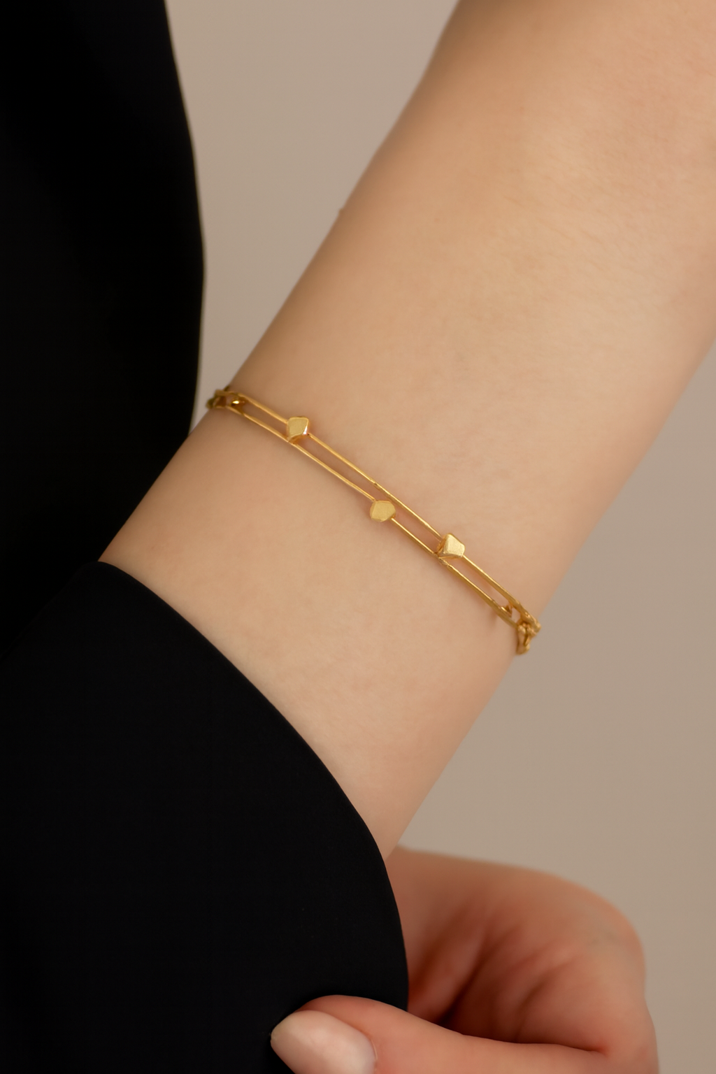 Bracelet Plaqué Or Élégant – Chaîne Fine et Perles Modernes