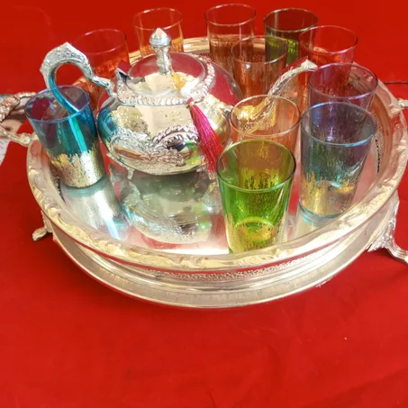 براد من النحاس المدهب