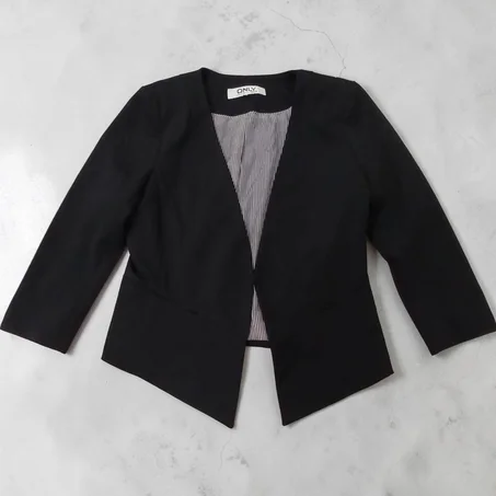Veste blazer noire ONLY avec doublure rayée à vendre taille ; 38