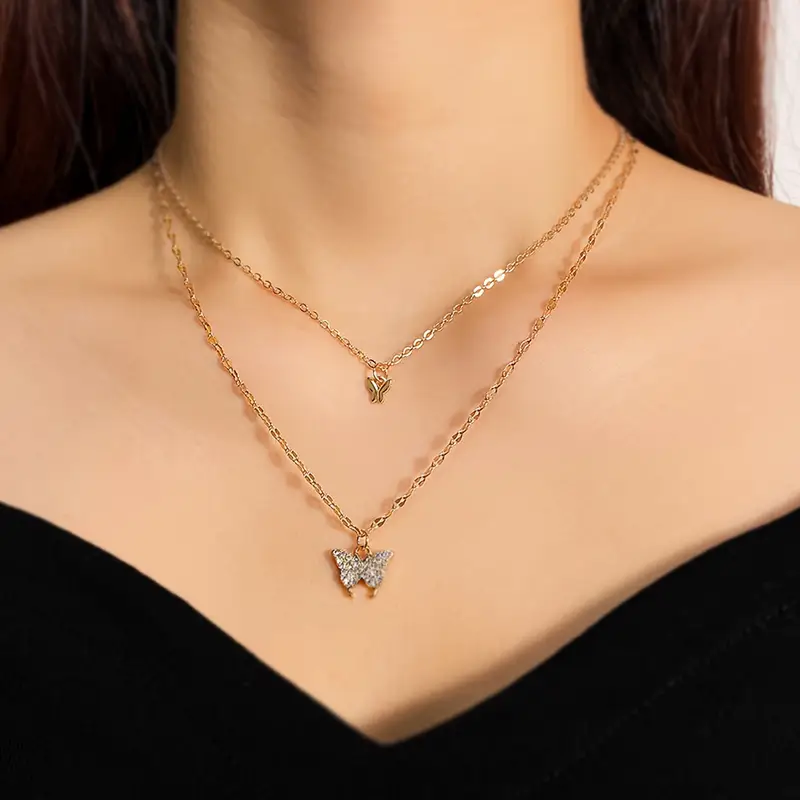 Collier Double Couche Femme – Pendentif Papillon Doré Strass