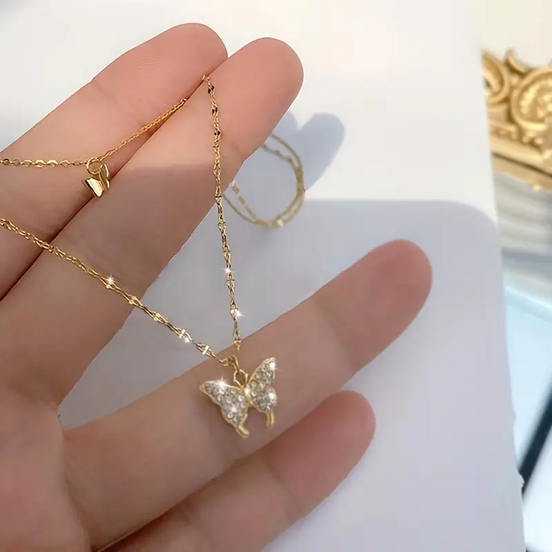Collier Double Couche Femme – Pendentif Papillon Doré Strass