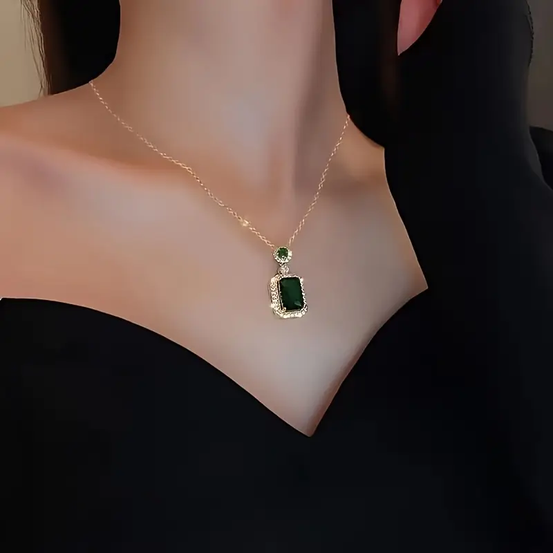 Parure carrée verte femme – Élégante & luxueuse