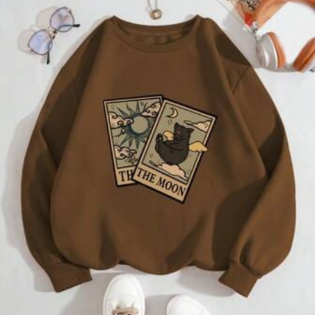 .هودي بتصميم "كلية الدب والقمر"، سترة دافئة ومريحة بفتحة رقبة دائرية . ملابس نسائية كاجوال وأنيقة