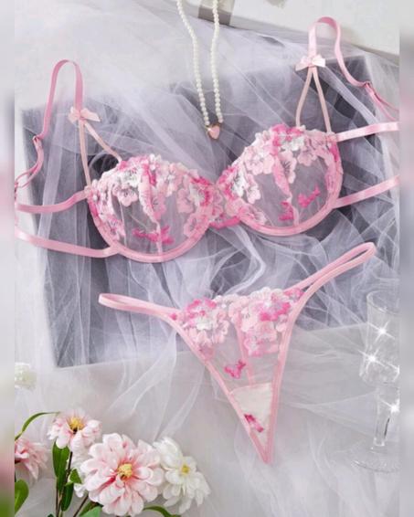 طقم لانجري صيفي، أنيق ومثير.
