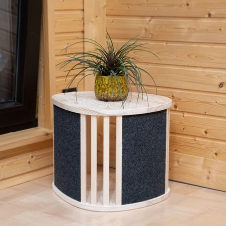 بيت خشبي عصري وجميل مصمم خصيصًا ليكون ملاذًا مريحًا لقطتك