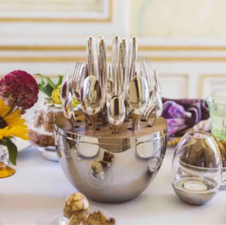 طقم أدوات الطعام على شكل بيضة ذهبية او فضية ( 24 قطعة)