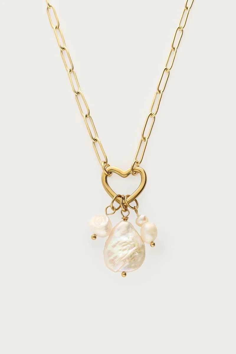 Chain necklace with heart and natural pearls
