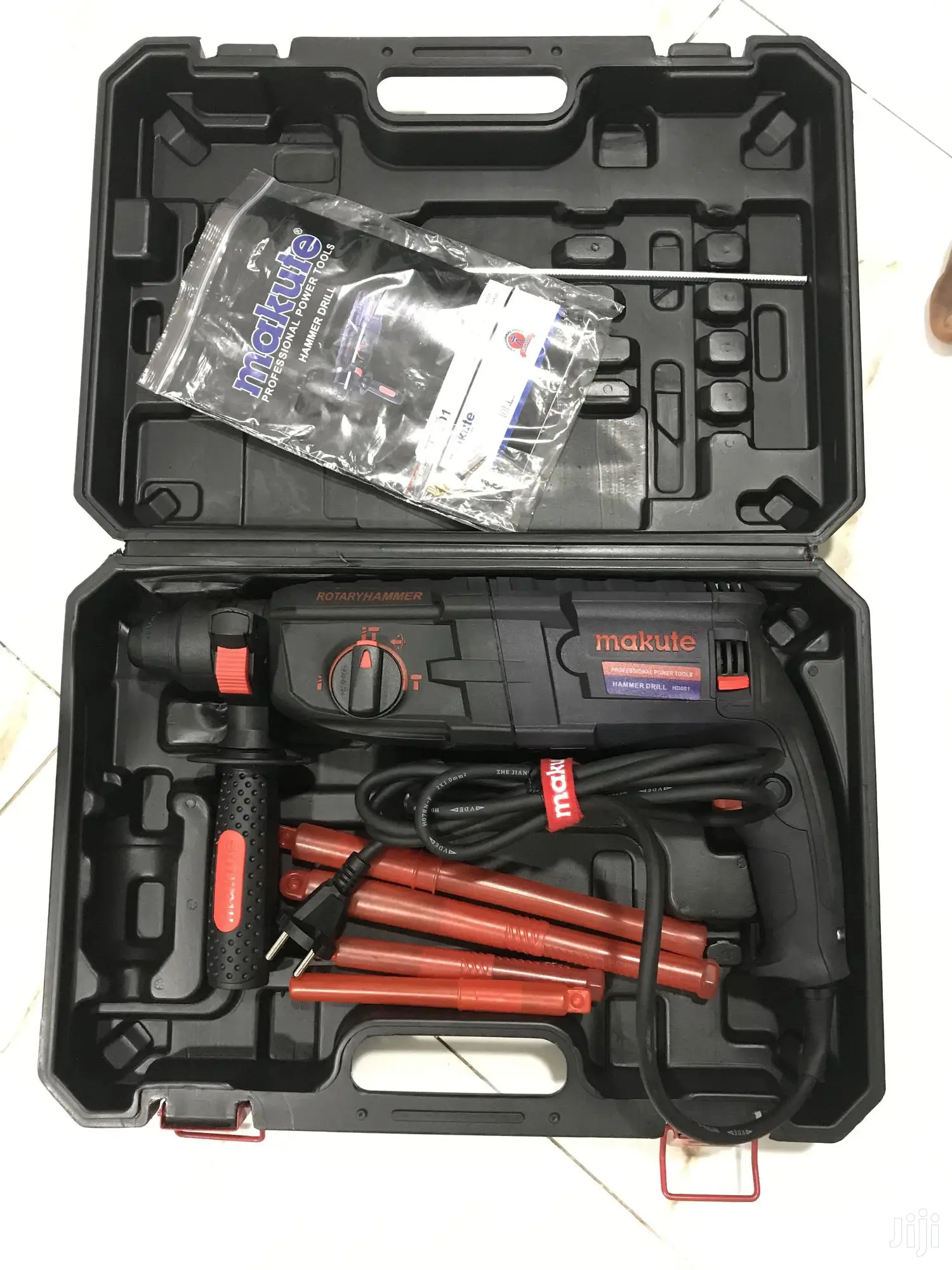 Marteau perforateur 24mm-620w Makute
