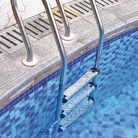 Échelles de piscine