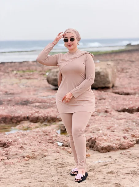 بوركيني طويل محتشم للسباحة – أناقة وراحة في نفس الوقت