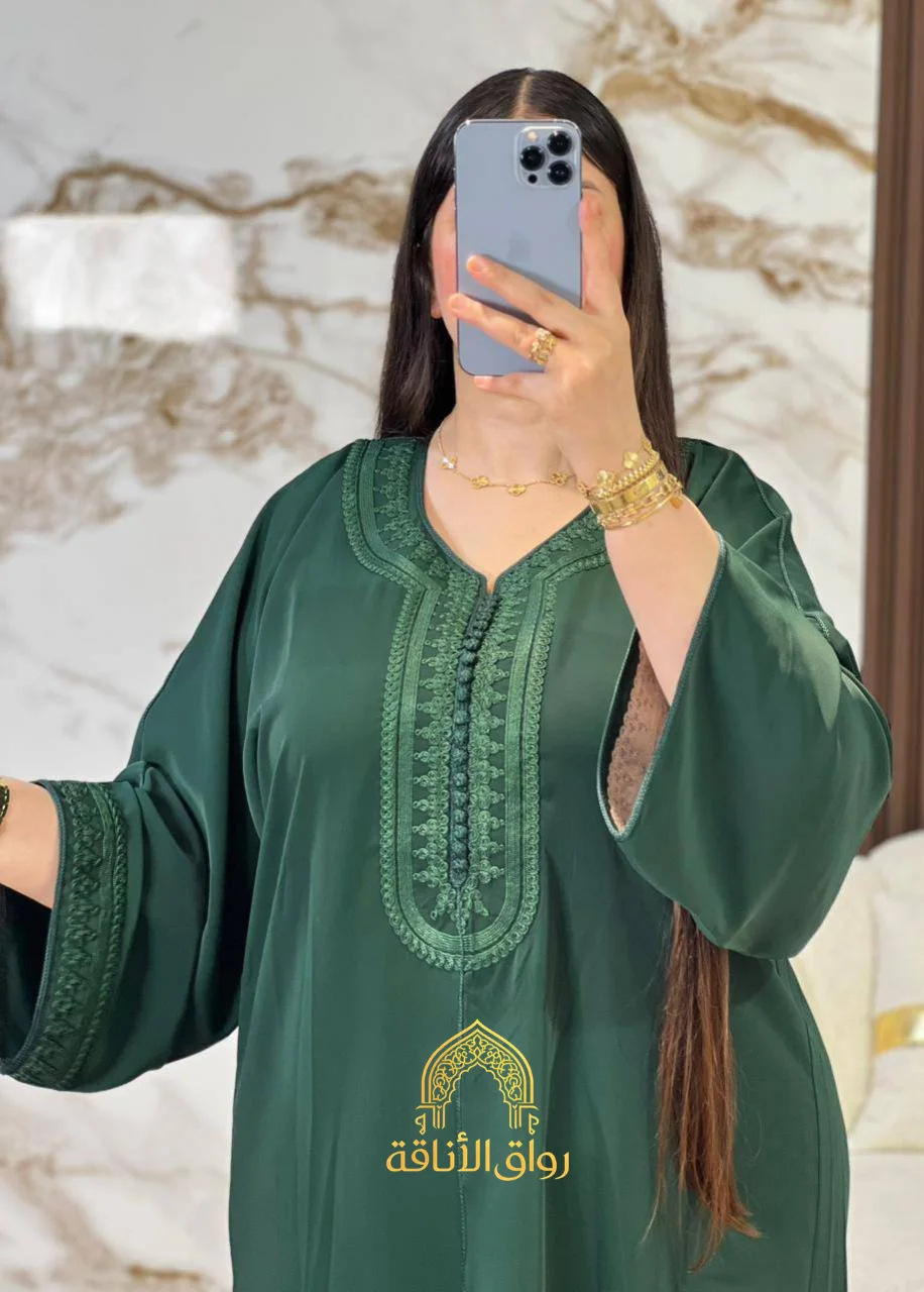 قندورة كريب أنيقة بتطريز المعلم المغربي الأصيل