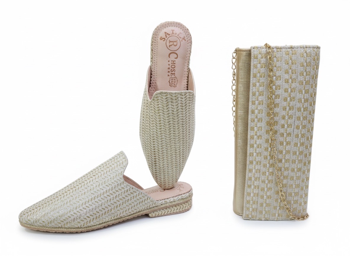 طقم شربيل  وحقيبة يد بنقشة متداخلة بيج وذهبي