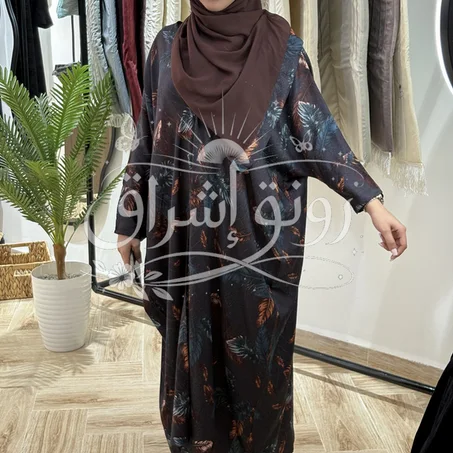 عباية "رونق الريش" – أناقة مستوحاة من الطبيعة