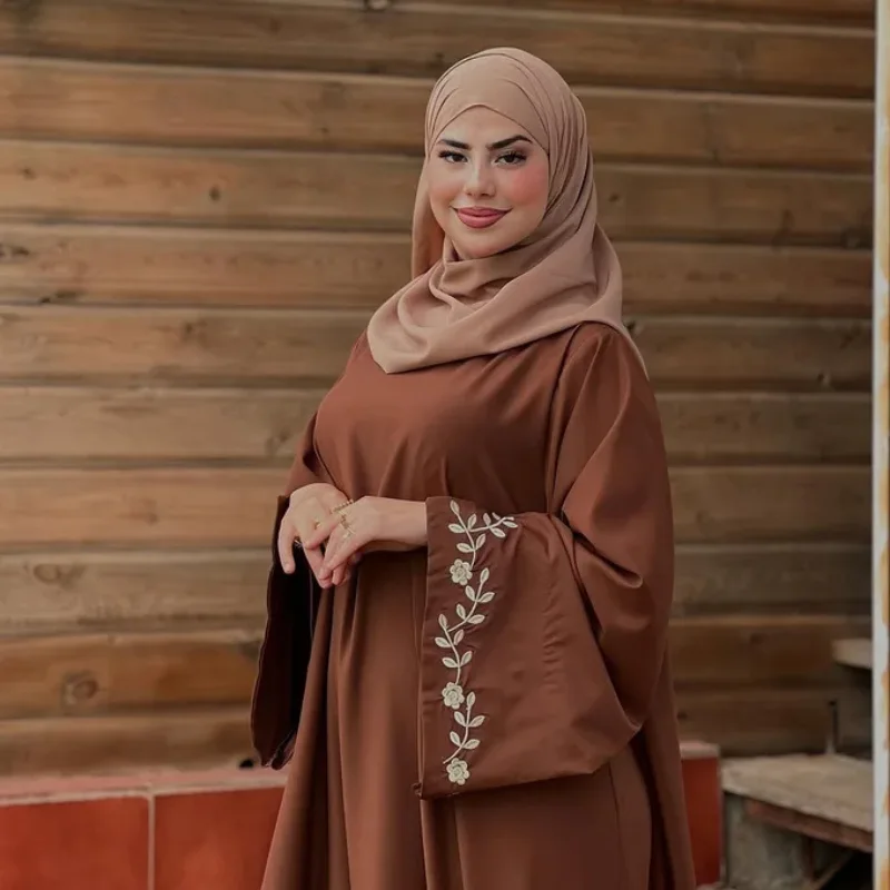 عباية تسنيم الفاخرة - تصميم عملي وأنيق