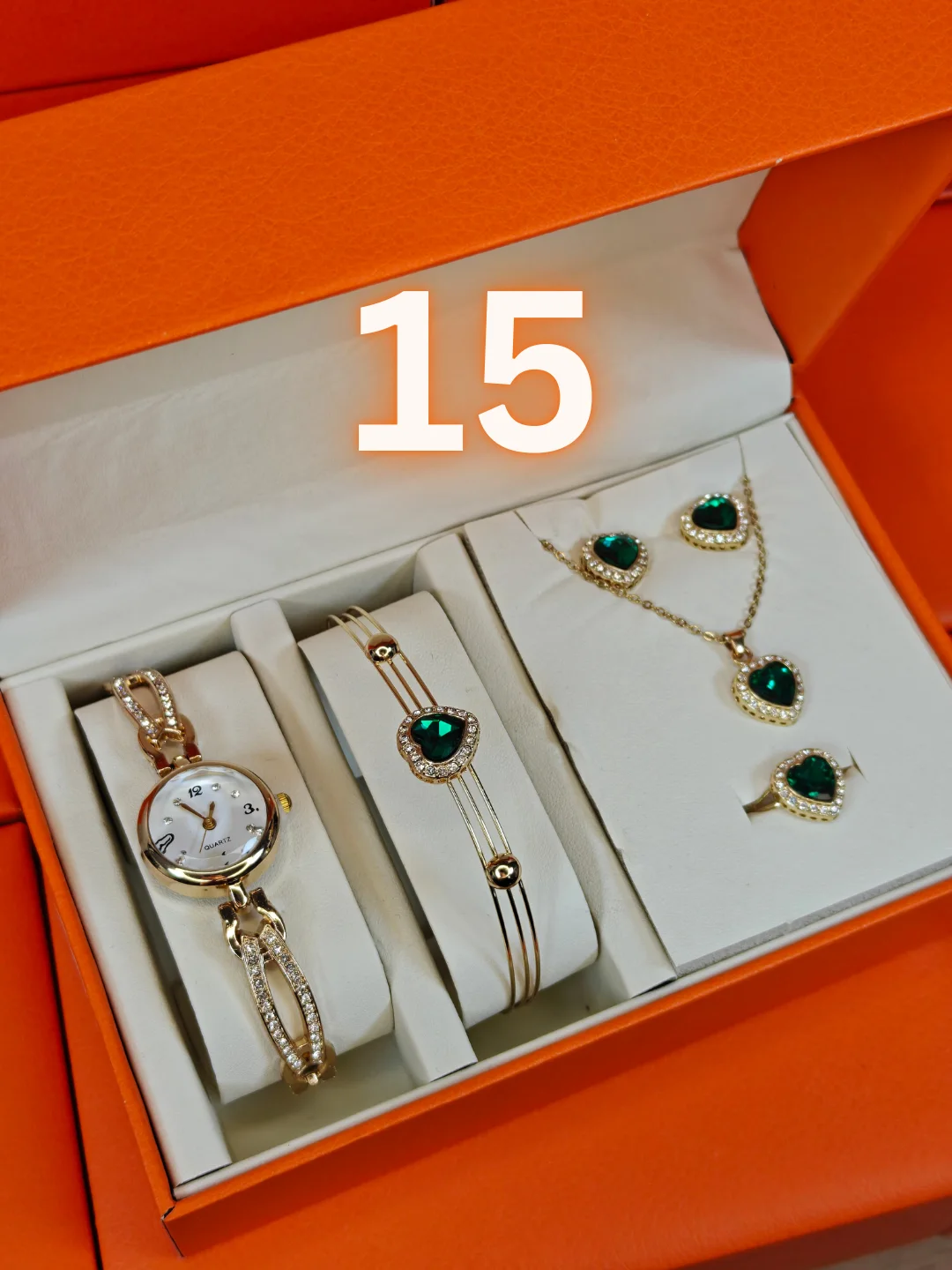 طقم نسائي فاخر كامل