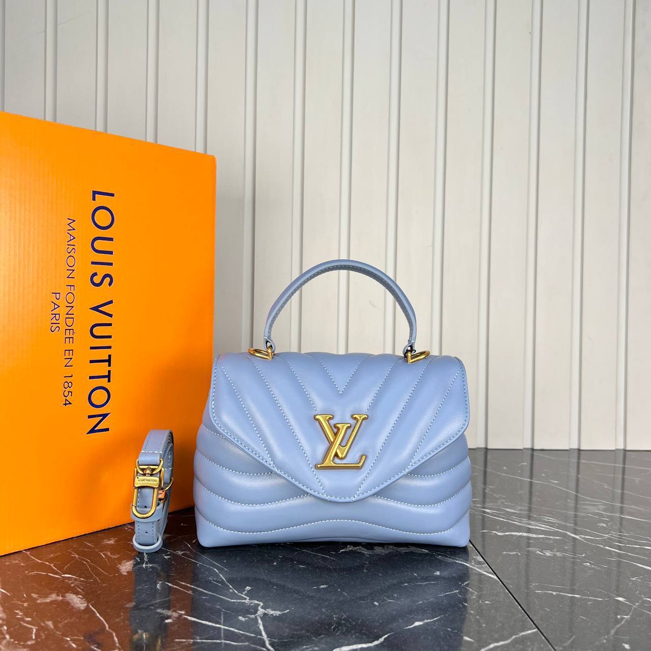 Louis Vuitton HOLD ME