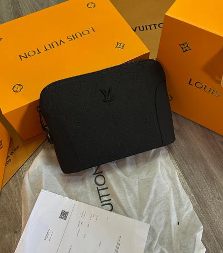 LV POCHETTE