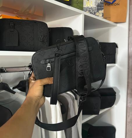 lv pochette