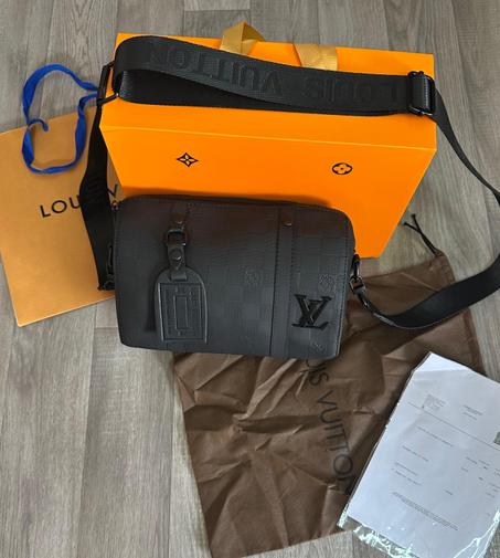 lv pochette
