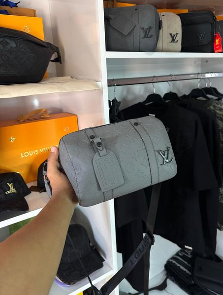 LV POCHETTE