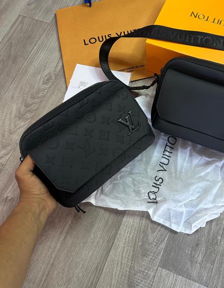 LV POCHETTE