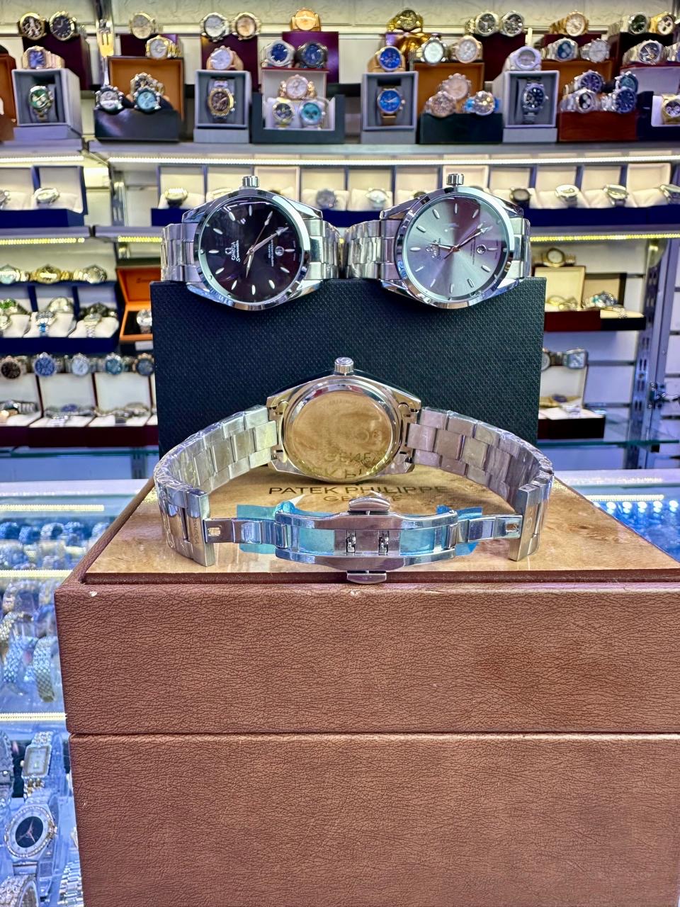 Omega  ساعة عالمية فاخرة
