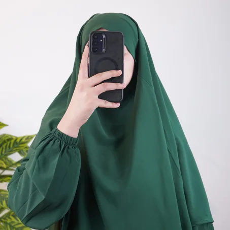 طقم عباءة سلسلة الفاخرة لمسة من الفخامة لإطلالة مميزة في مناسباتك الرمضانية