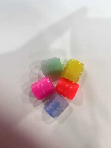 أغطية بلف مشعة لدواليب السيارات والدراجات Glowing Caps for Tires