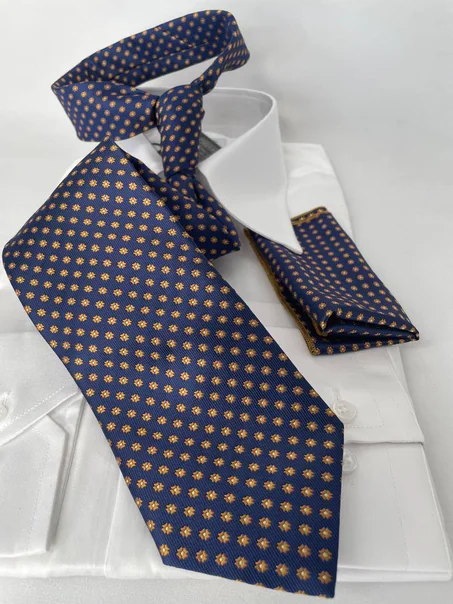 CRAVATE / ربطة عنق