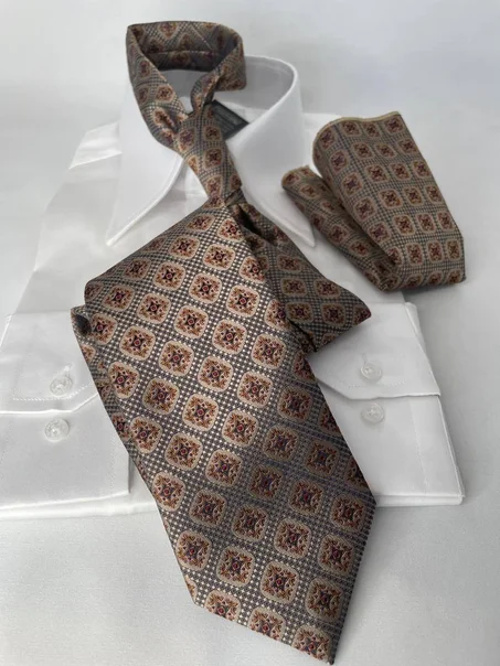 CRAVATE / ربطة عنق