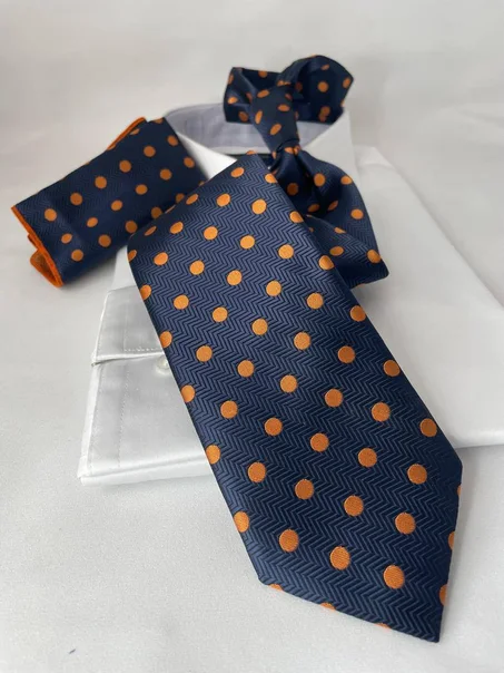 CRAVATE / ربطة عنق