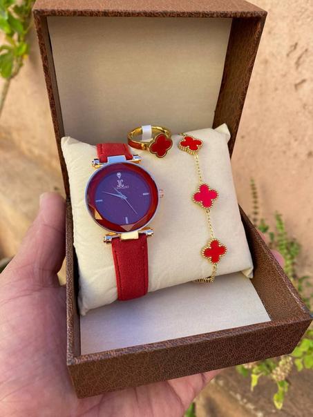طقم هدية نسائي فاخر - ساعة أنيقة وإكسسوارات البرسيم الذهبي 🎁💖