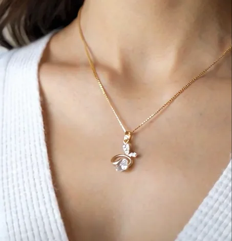 جمالك يكمّلو طقم الفراشة الذهبي