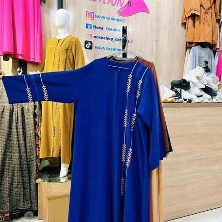 عبايات نسائية 2025 – أناقة تليق بكِ