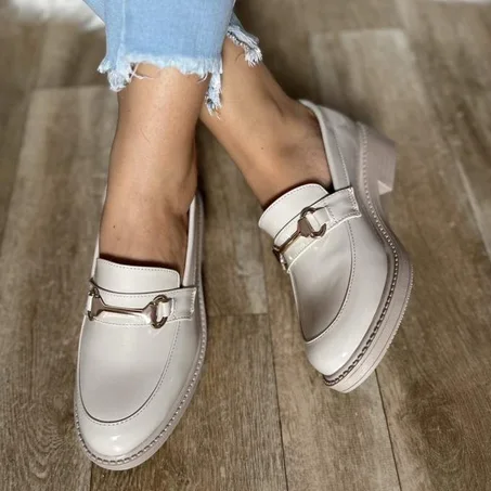 Mocassin Plat Chic et Confortable avec Boucle doré - Nouvelle collection 2024 - Beige Brillant