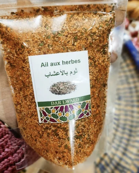 Ail aux herbes توم بالأعشاب