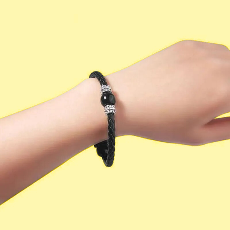 سوار مع كابل شحن