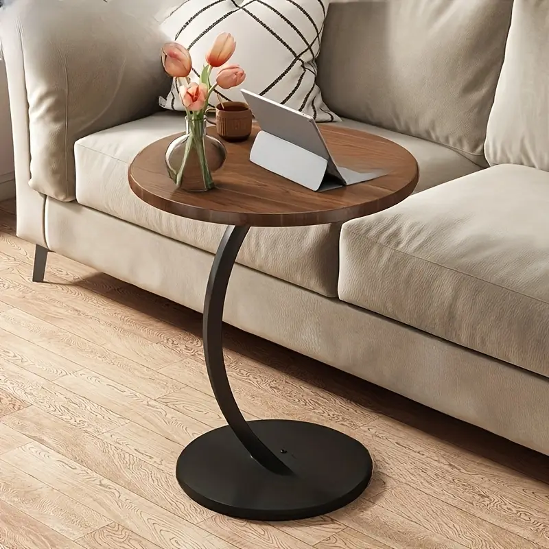 Round Side Table - طاولة جانبية مستديرة