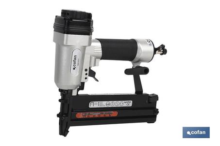 Clavadora y grapadora neumática