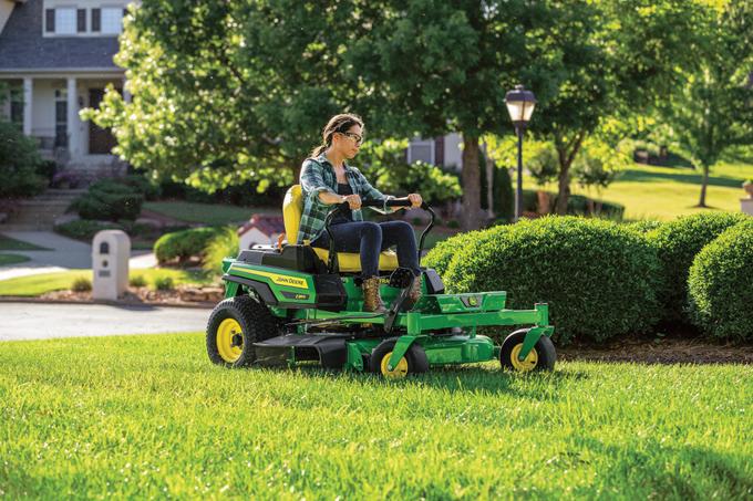 John Deere Z315E 42-Inch 20 HP V-Twin Gas Dual-Hydrostatic Zero-Turn Riding Lawn Mower