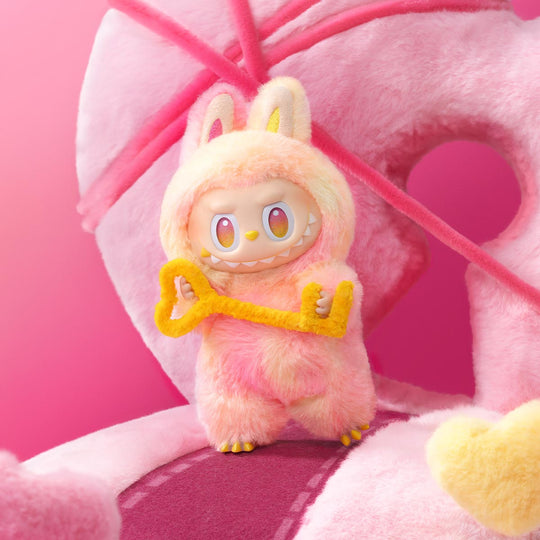 Labubu - Plush Keychain  - ميدالية دمية بلش مونستر – لمسة أنمي لطيفة لأناقتك اليومية! الان لابوبو في السعودية
