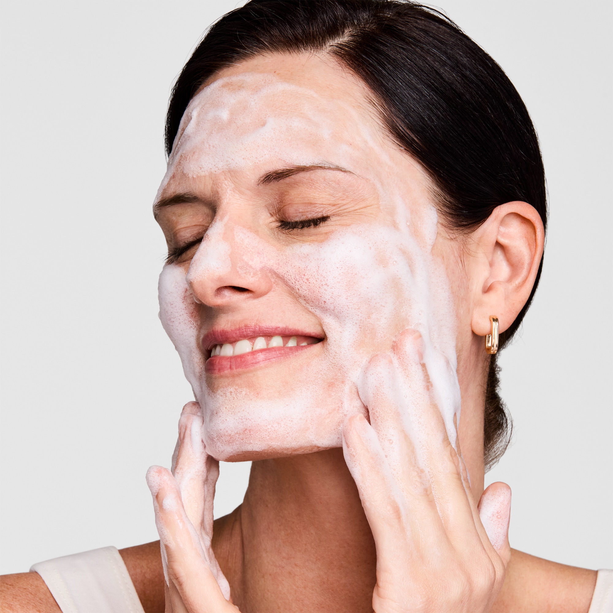 Estée Lauder - Perfectly Clean Multi-Action Foam Cleanser  – غسول رغوي وقناع تنقية بتركيبة مزدوجة