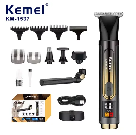 ماكينة حلاقة مع أدوات العناية بجسمك