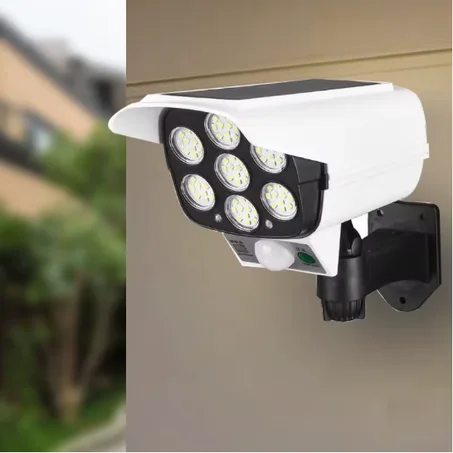 مصباح الطاقة الشمسية على شكل كاميرا لتأمين منزلك