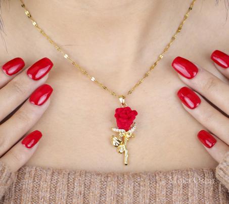 قلادة الوردة الأنيقة