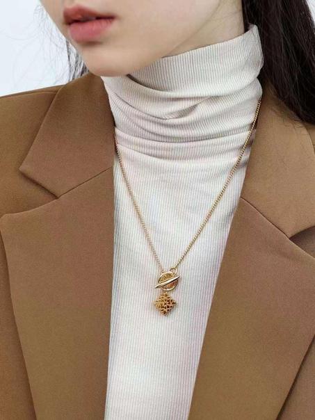 LOEWE 🤩  Colier super quality (anti allergique )